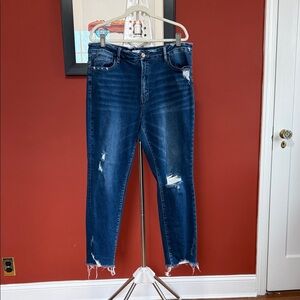 Trendy Distressed Ankle Jeans in Dark Blue